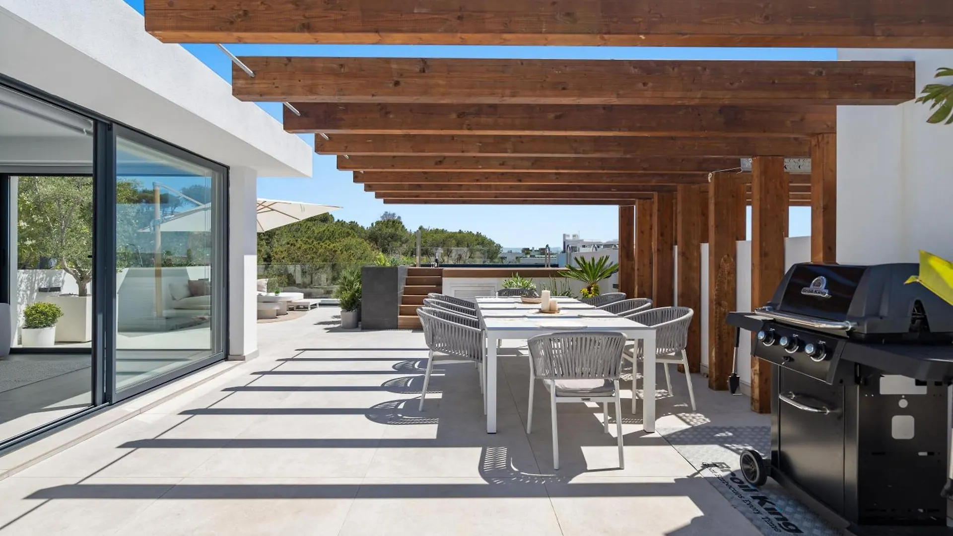 Marbella Dunes Penthouse - Brand New, Splendid Rooftop, Pool & Sea View