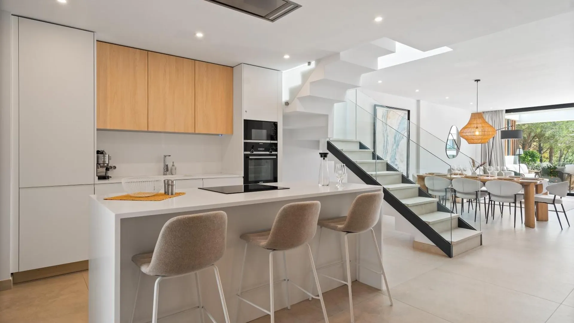 Marbella Dunes Penthouse - Brand New, Splendid Rooftop, Pool & Sea View إسبانيا