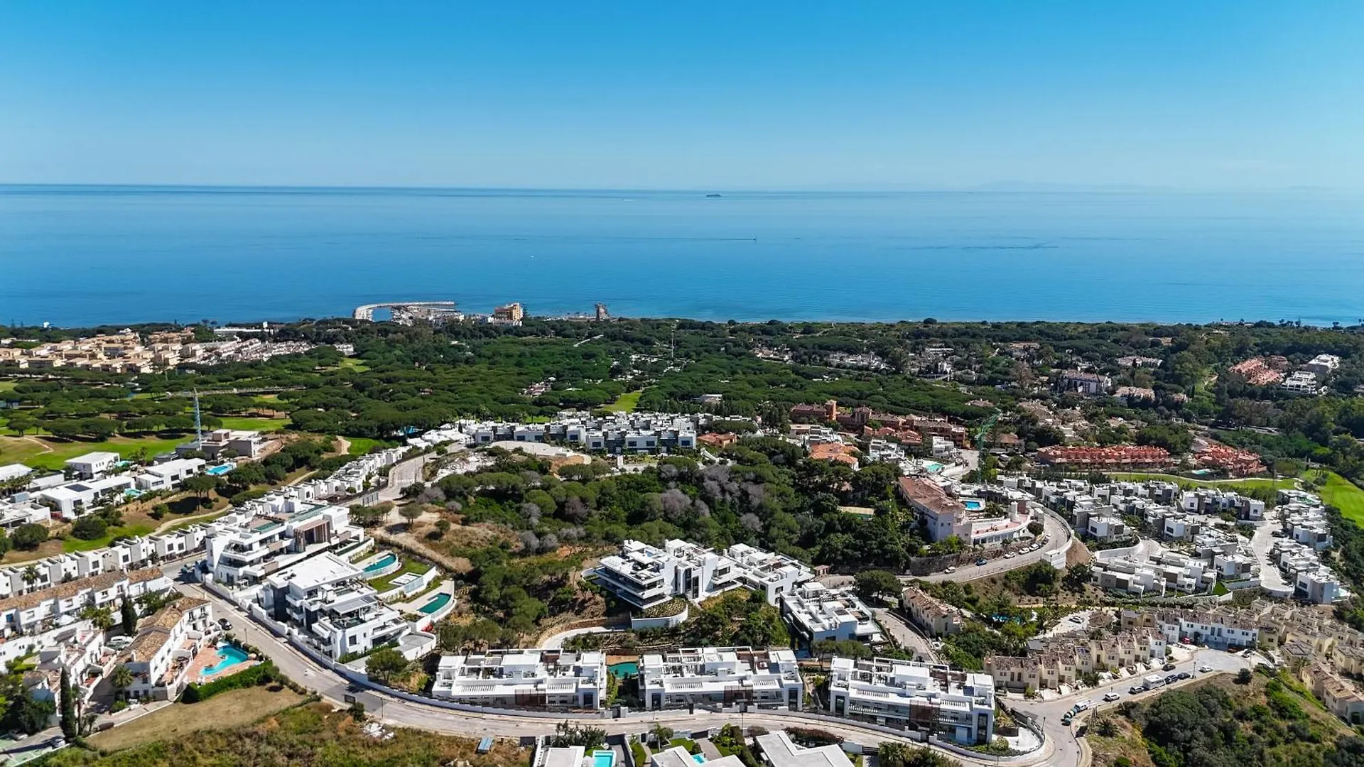 شقة Marbella Dunes Penthouse - Brand New, Splendid Rooftop, Pool & Sea View
