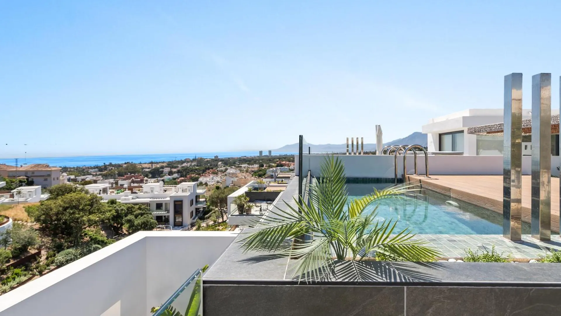 Marbella Dunes Penthouse - Brand New, Splendid Rooftop, Pool & Sea View