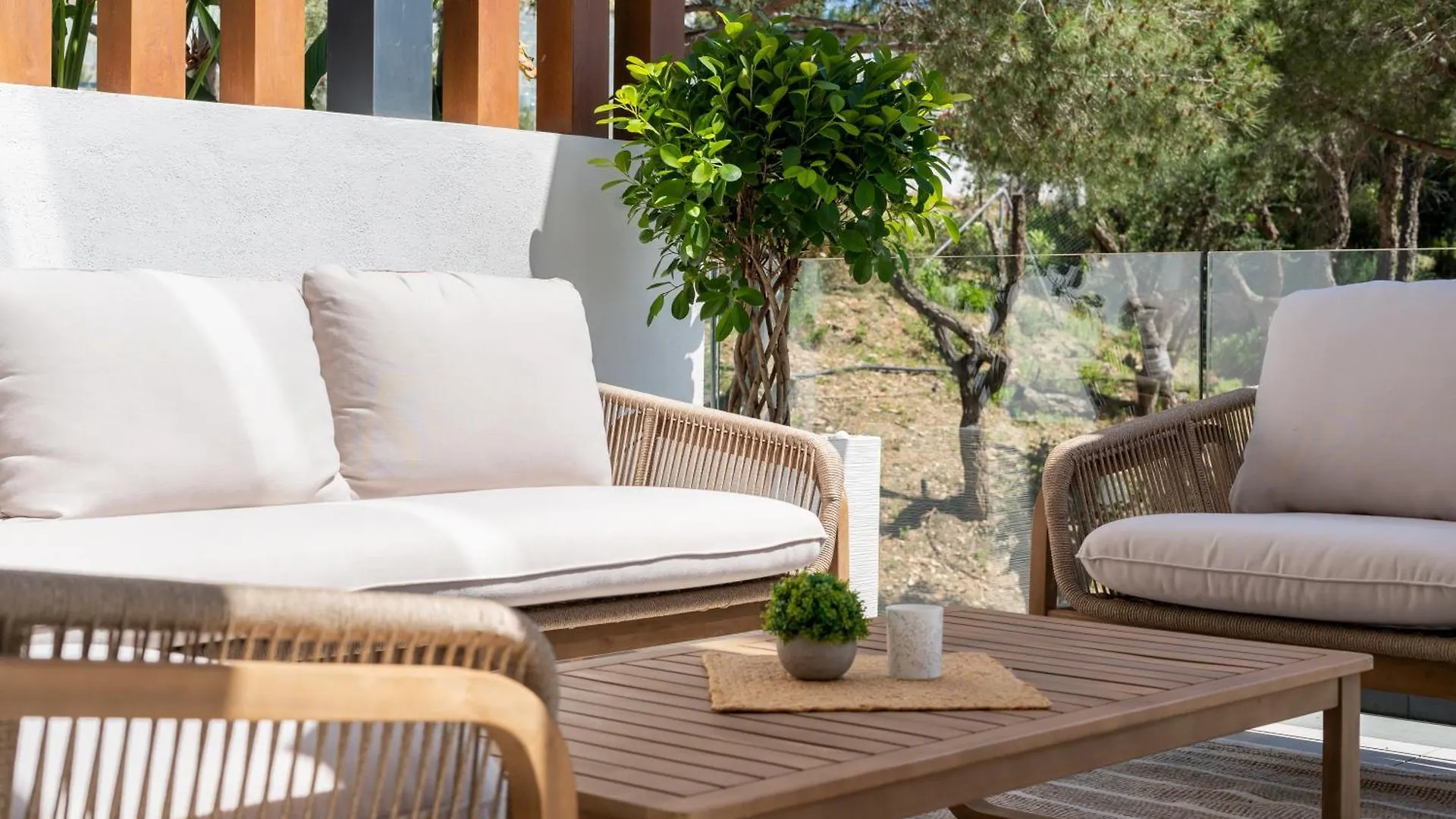 Marbella Dunes Penthouse - Brand New, Splendid Rooftop, Pool & Sea View Espanha