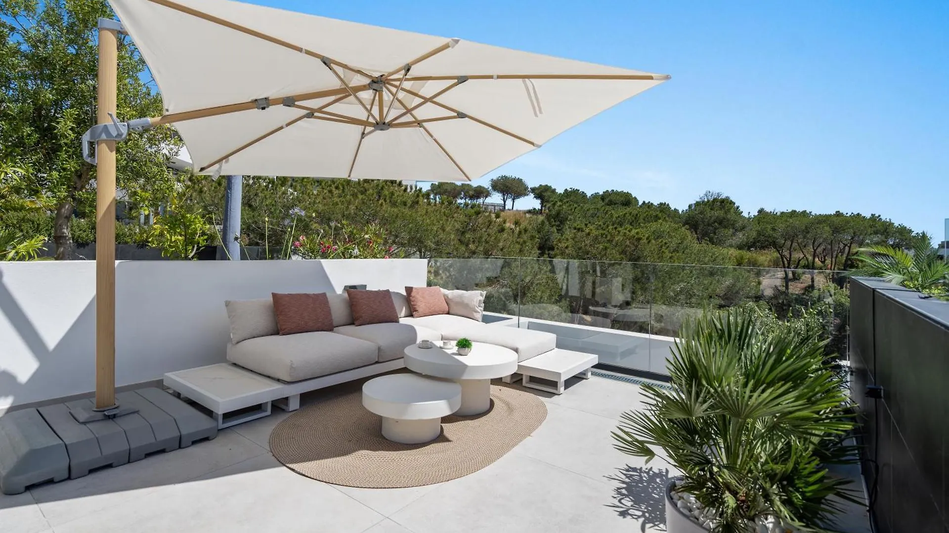 Marbella Dunes Penthouse - Brand New, Splendid Rooftop, Pool & Sea View Apartamento