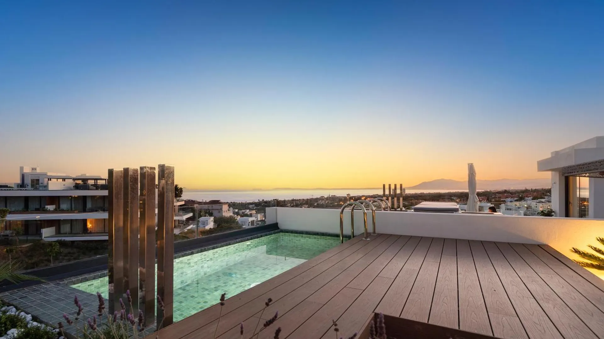 Apartamento Marbella Dunes Penthouse - Brand New, Splendid Rooftop, Pool & Sea View