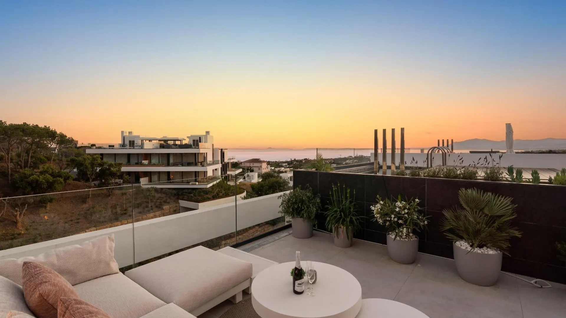 Marbella Dunes Penthouse - Brand New, Splendid Rooftop, Pool & Sea View 0*,