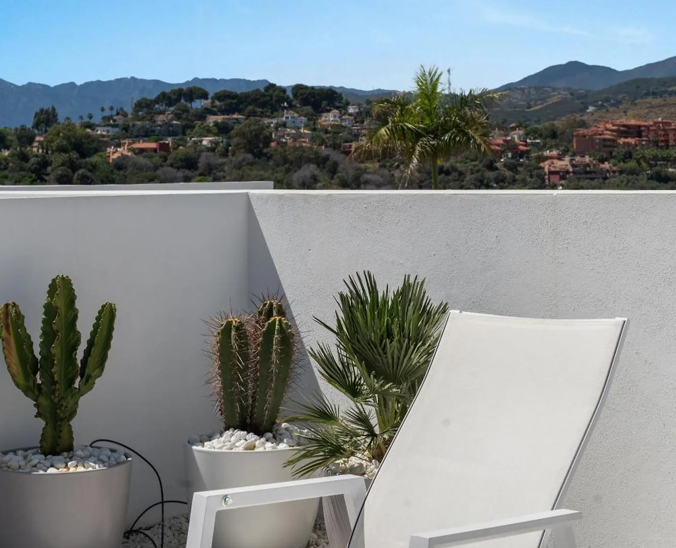 Marbella Dunes Penthouse - Brand New, Splendid Rooftop, Pool & Sea View