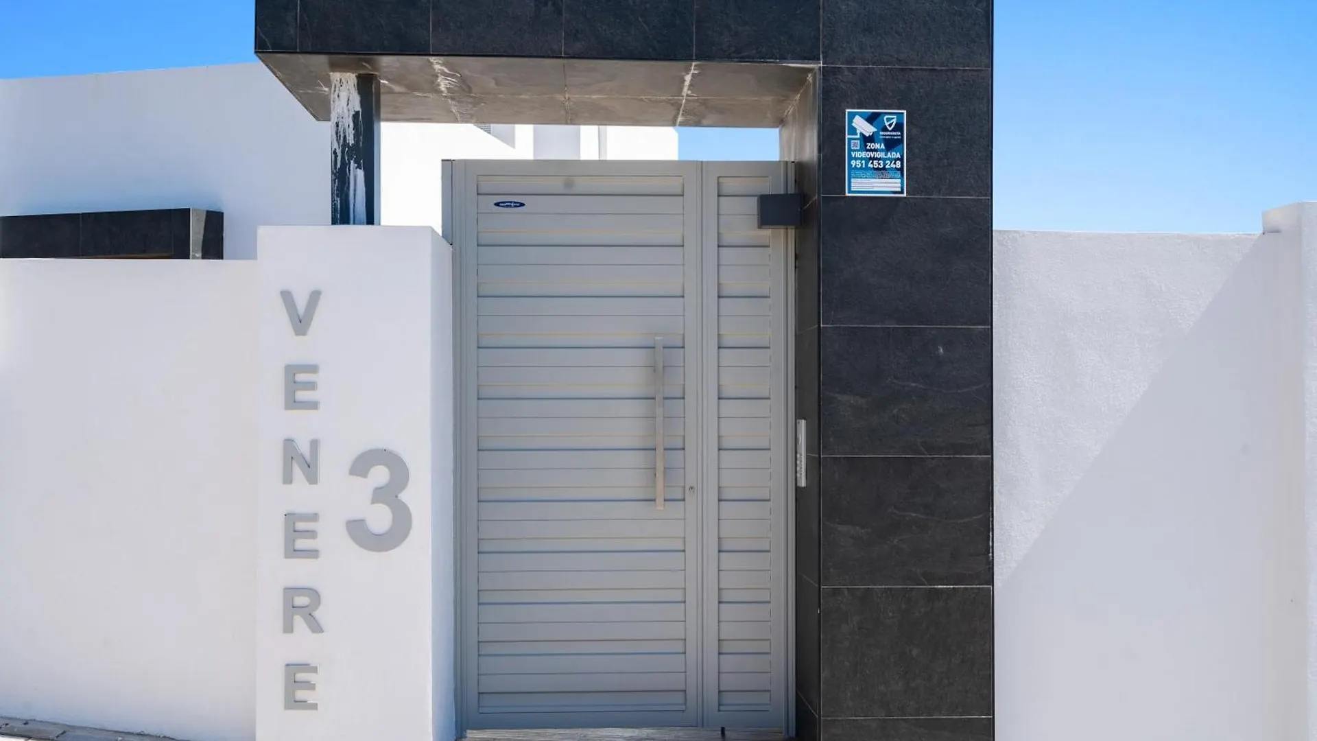 Marbella Dunes Penthouse - Brand New, Splendid Rooftop, Pool & Sea View Apartamento
