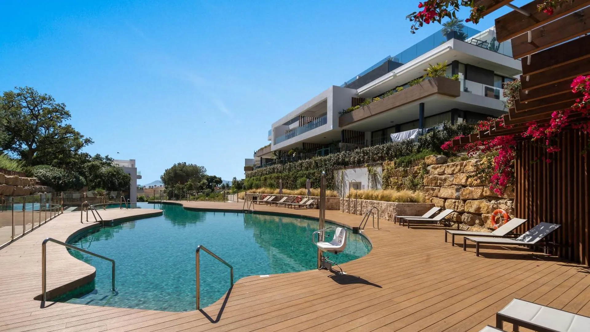 Apartamento Marbella Dunes Penthouse - Brand New, Splendid Rooftop, Pool & Sea View