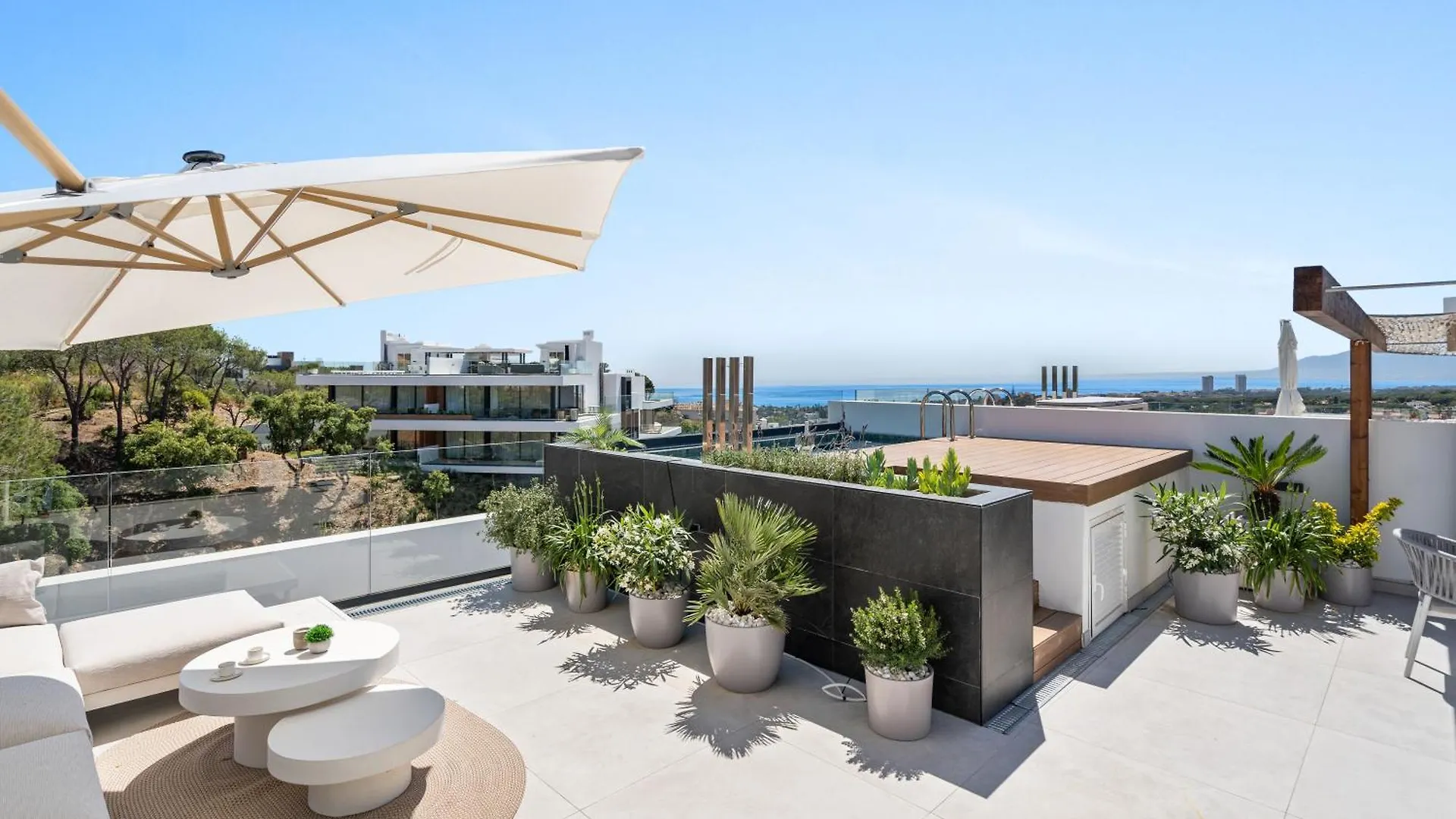 Marbella Dunes Penthouse - Brand New, Splendid Rooftop, Pool & Sea View